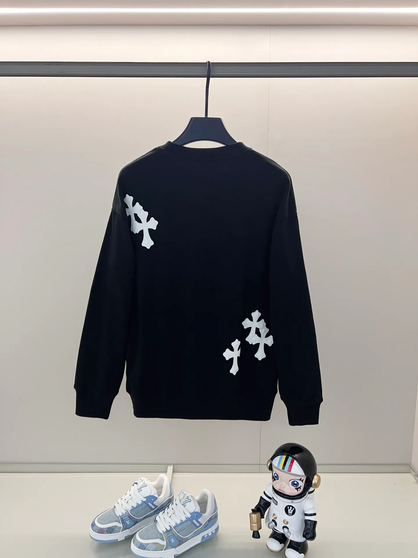 🅿️250 chrome hearts/Chrome Hearts 420g pure cotton round neck sweatshirt Sanskrit embroidery🪡 Letter LOGO logo leather label✝️Cross craft Official synchronization 1:1 original mold opening Fashion personality Versatile trend Pure original quality Original washed fabric Tag Collar label Washed wheat Three complete labels Color: Black. White. Size: XS-L